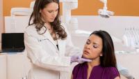 woman with jaw pain being examined